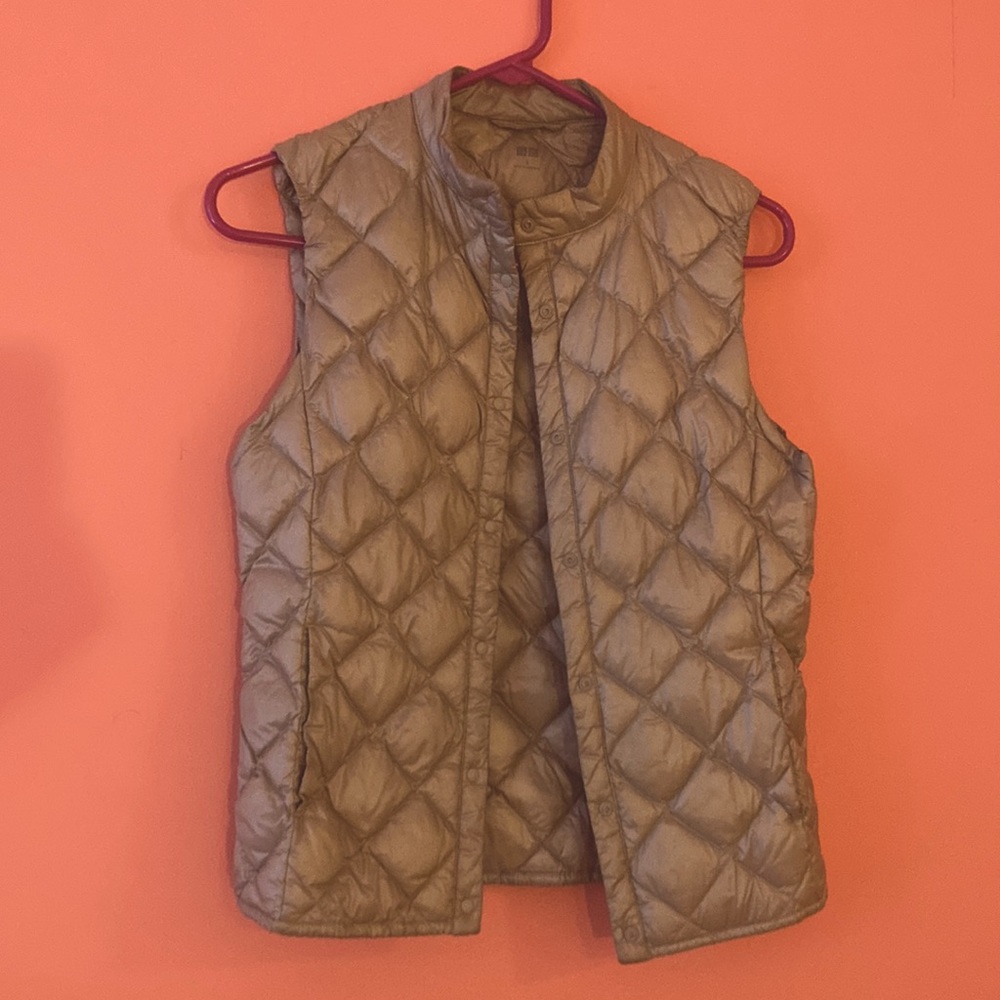 Uniqlo tan light weight puffer vest